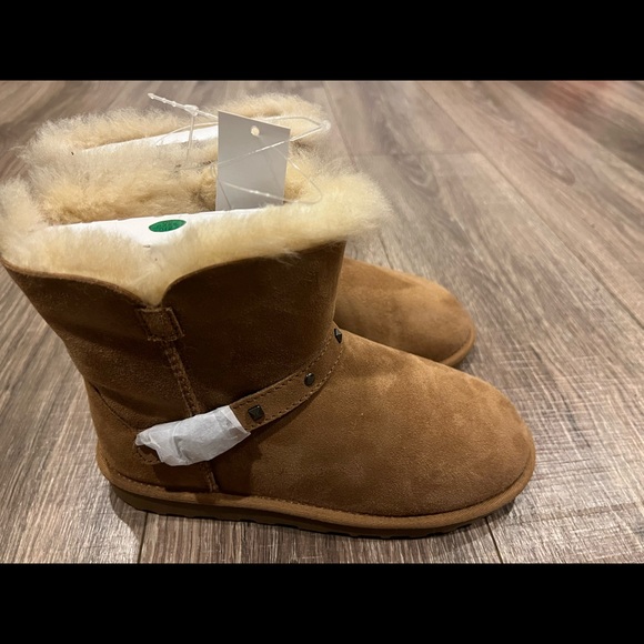 Kirkland Kid’s Shearling Boots - Picture 2 of 5